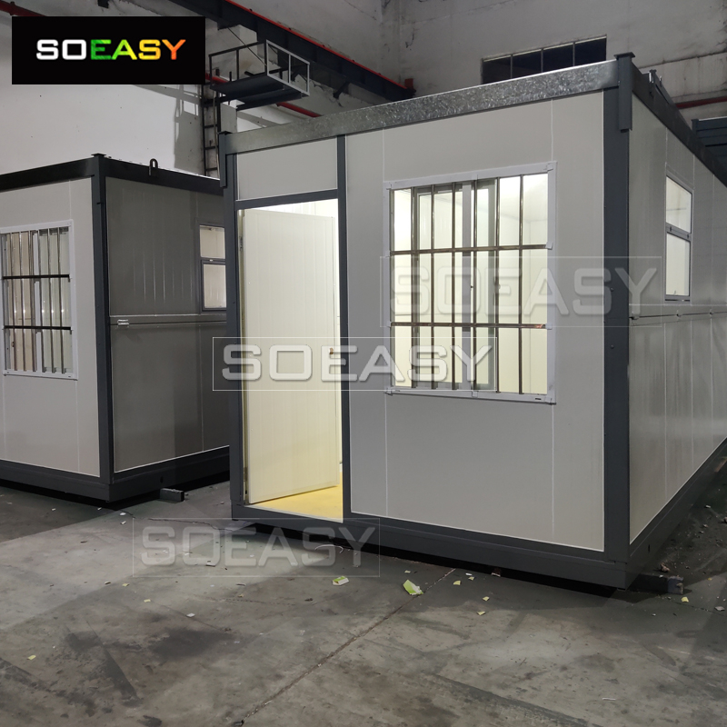Zusammenklappbares Containerhaus mit Seitenfenster