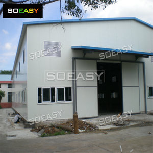 ค่ายคนงานสำเร็จรูปคลังสินค้าโครงสร้างสีน้ำเงินและสีขาว